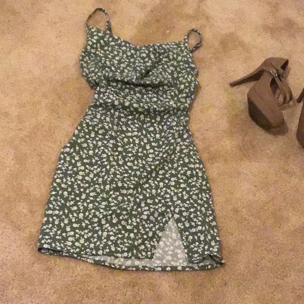 Green floral prairie dress🌳🌟⭐️